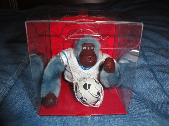 NIB*KIPLING MONKEY*SOCCER*FOOTBALL PLAYER*NAME LARS*COLLECTORS BOX APE 