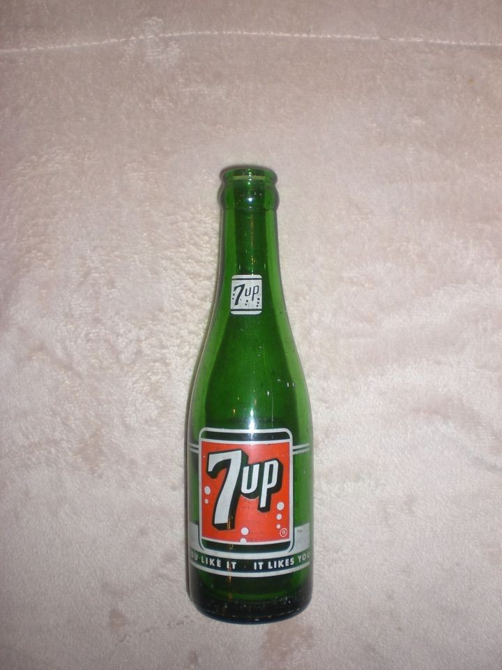 vintage early 1940s 7up ACL 7 bubble swim front 7oz bottle Auburn 