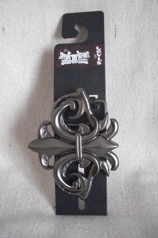 levi s metal belt buckle on hanger nwt