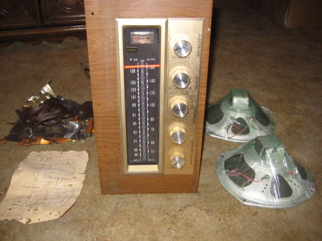 Vintage 1964 Magnavox ASTRO SONIC AM FM STEREO + (2) 8 ALNICO 