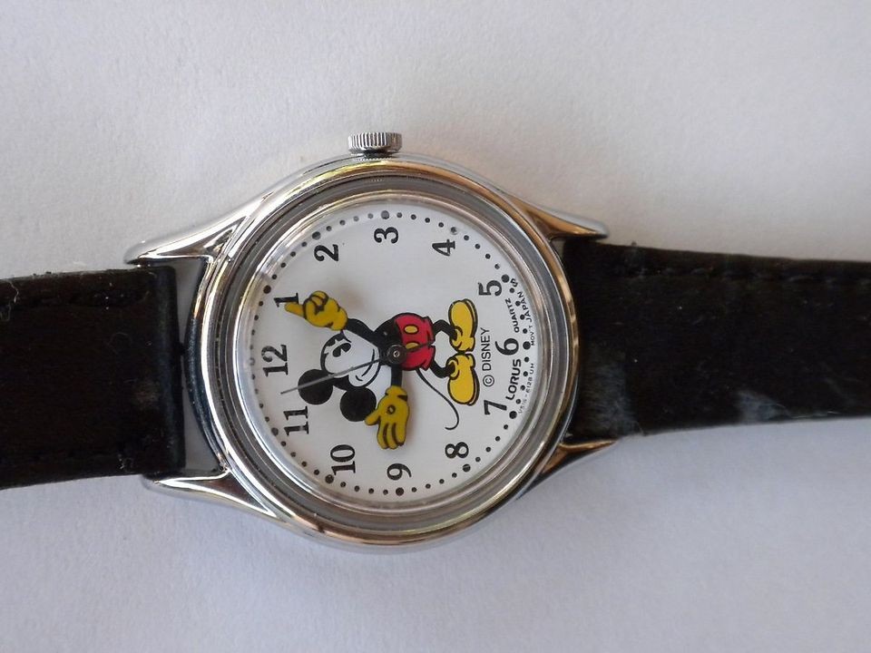 vtg mickey mouse watch lorus quartz black band with wear