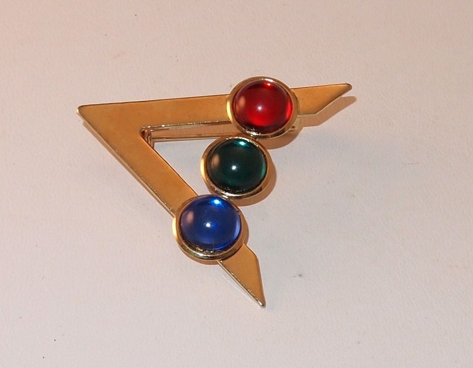 VTG GOLDTONE TRIANGLE ARROW BLUE GREEN RED STONES COSTUME JEWELRY 