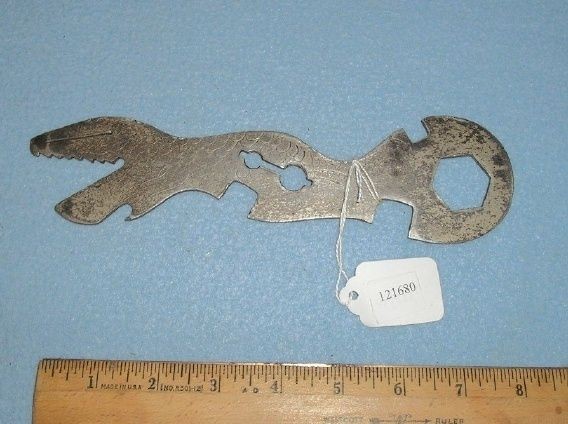 Ronson Alligator Wrench Multitool w/ Alligator Scale Pattern on One 