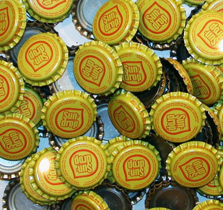 Soda pop bottle caps Lot of 25 SUN DROP plastic lined unused new old 