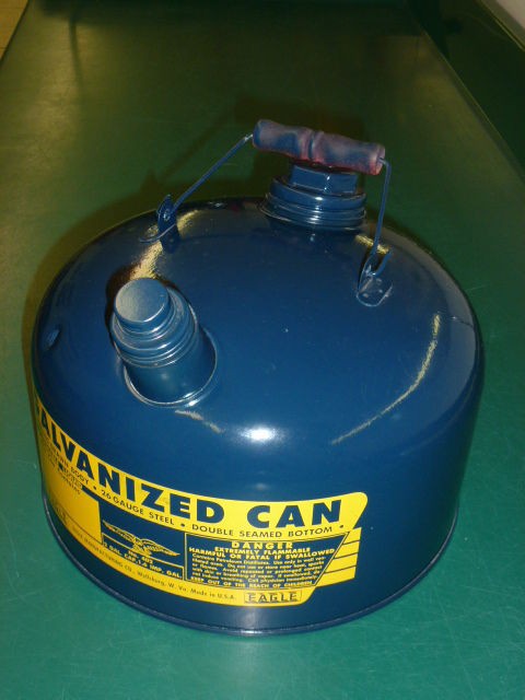 NOS VINTAGE EAGLE 2 GALLON KEROSENE GAS CAN Model #402 NEW