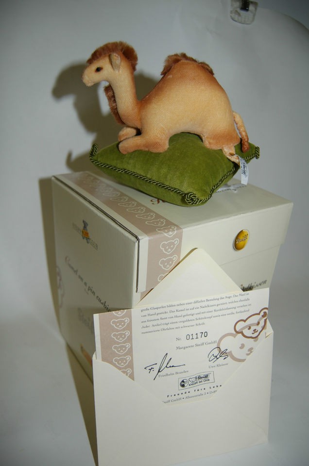 steiff camel on a pin cushion club mib new 2005