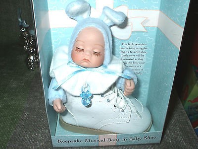 Stephan Enterprises,Inc.Keepsake Musical Baby rotates in shoe, Hush 