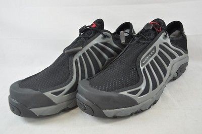 OAKLEY TRANSPONDER 10095 001 BLACK MEDIUM GREY RED MENS WATER SHOE