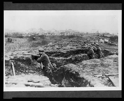 German soldiers in a trench,town,WW​I,1914 1918,gu​ns