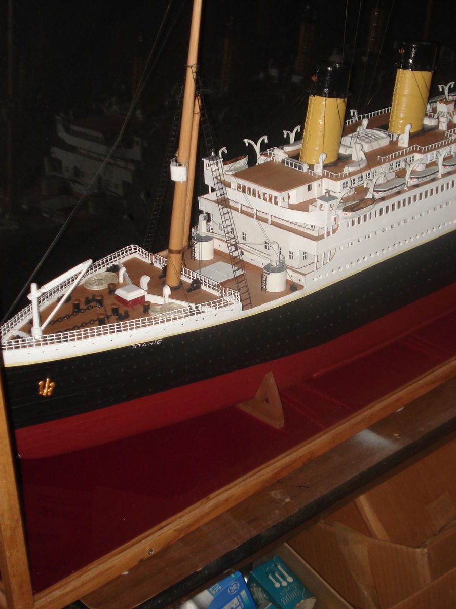 RMS Titanic Handmade Model 5 Foot Long in Display Case on PopScreen