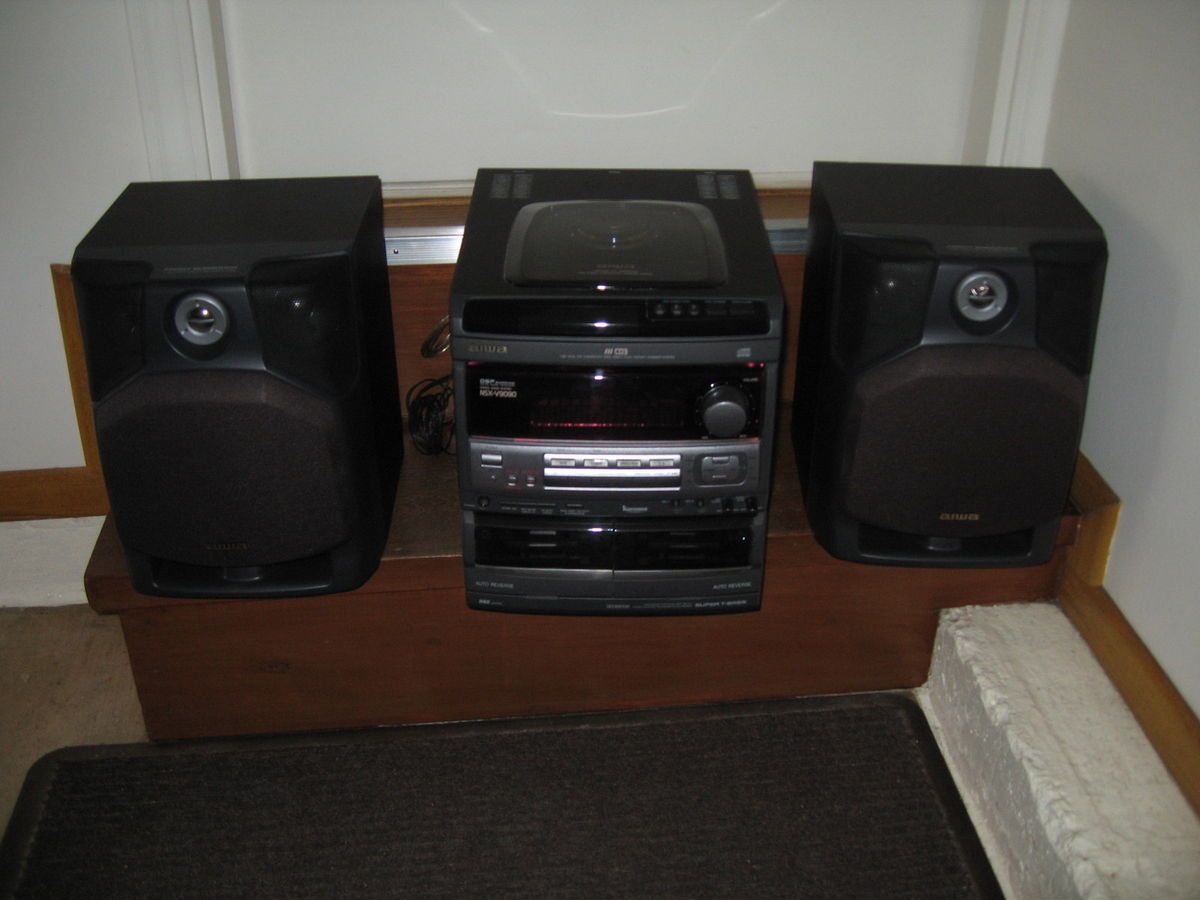 Aiwa Compact Disc Stereo System NSX V9090