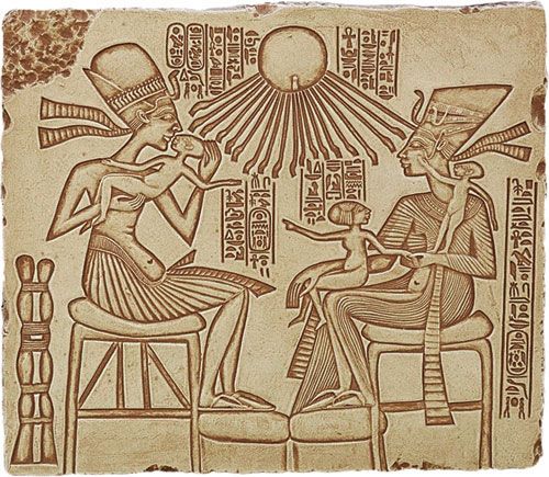 akhenaton nefertiti and daughters egyptian family portrait