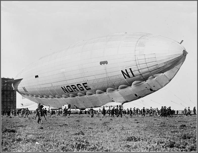 Photo The Amundsen Air SHIP Norge Out of Hanger 1926