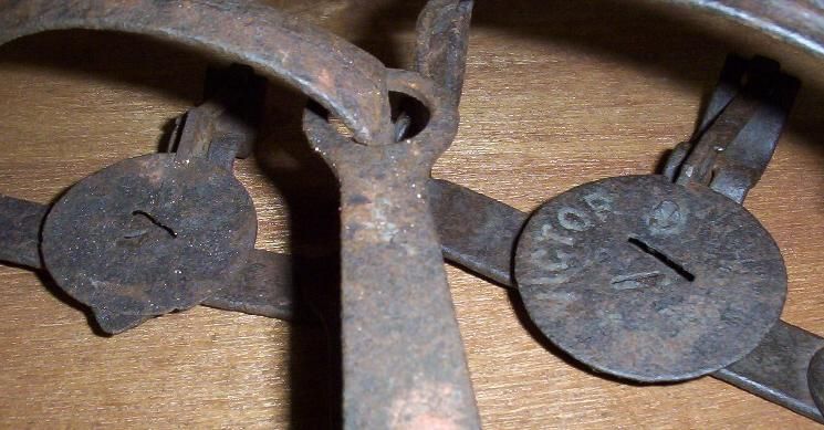 VERY OLD ANIMAL TRAPS VICTOR ONEIDA Trap L@@K