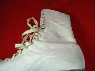 Vintage White Leather Women Ice Skates from Johnsons North Star SIZE 7
