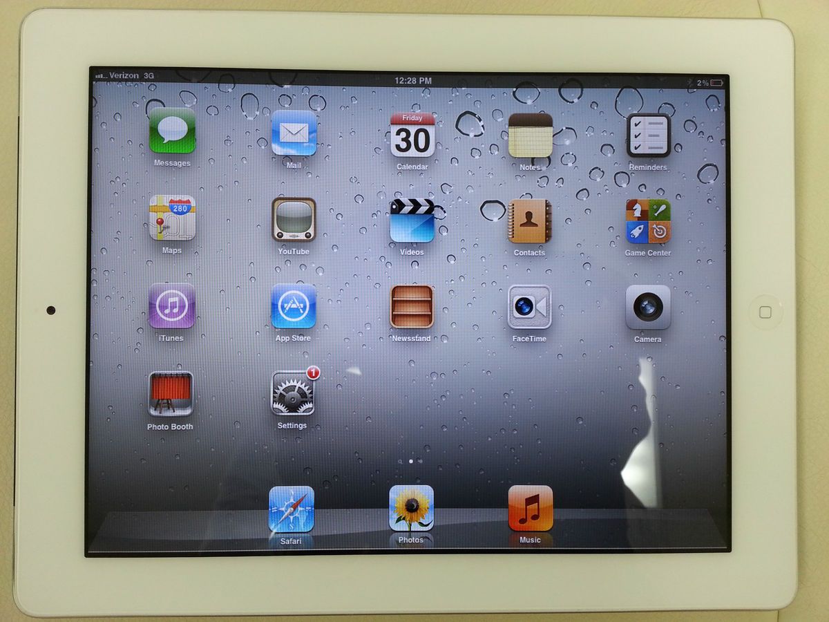 Apple iPad 2 32GB Wi Fi 3G Verizon 9 7in Aluminum MC986LL A