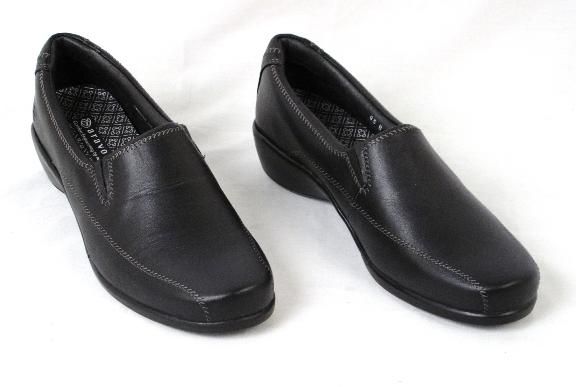 aravon item # wsto5bk aravon tiablack slip ons retail $