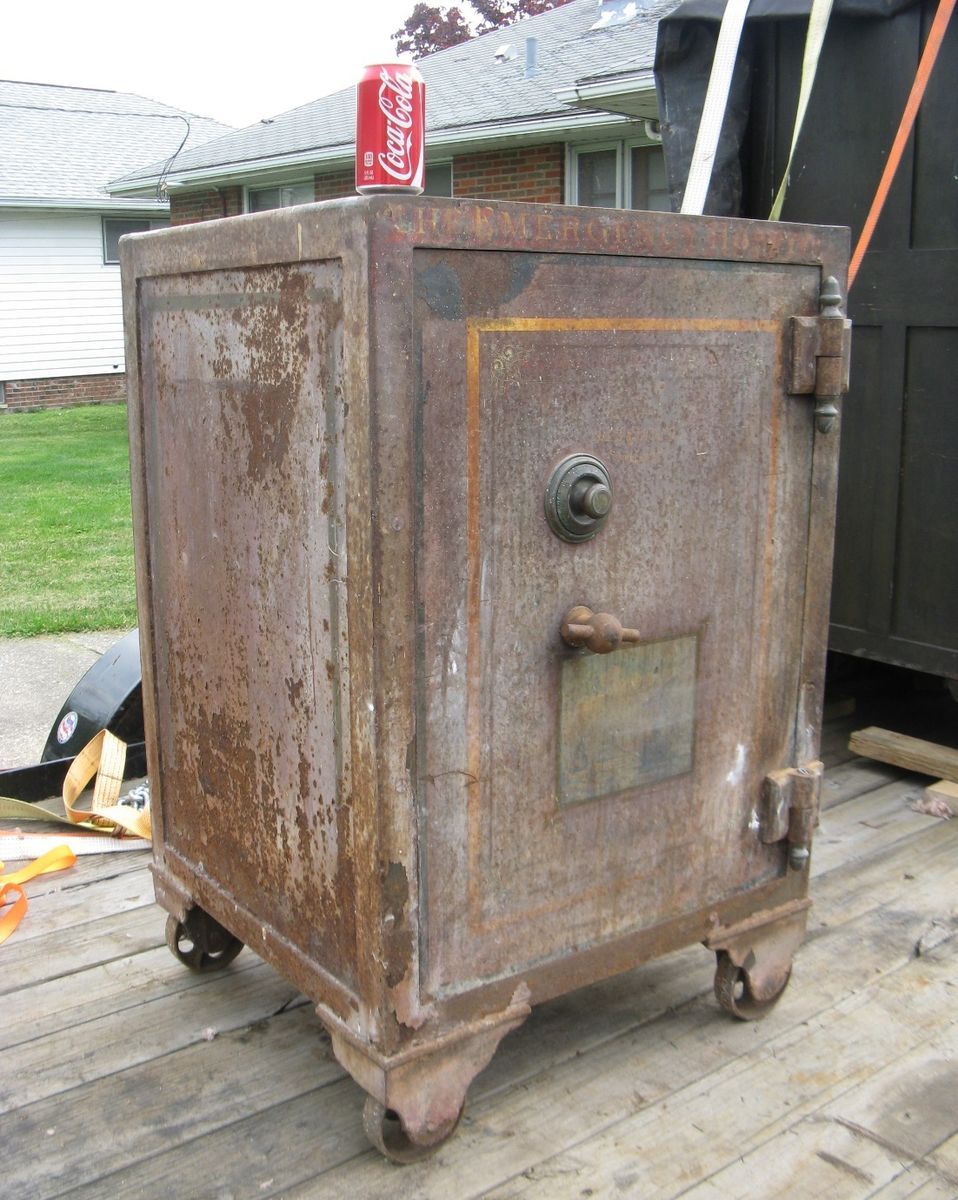 ANTIQUE SAFE MADE BY THE NATIONAL SAFE LOCK CO AROUND 1899 FLOOR SAFE 