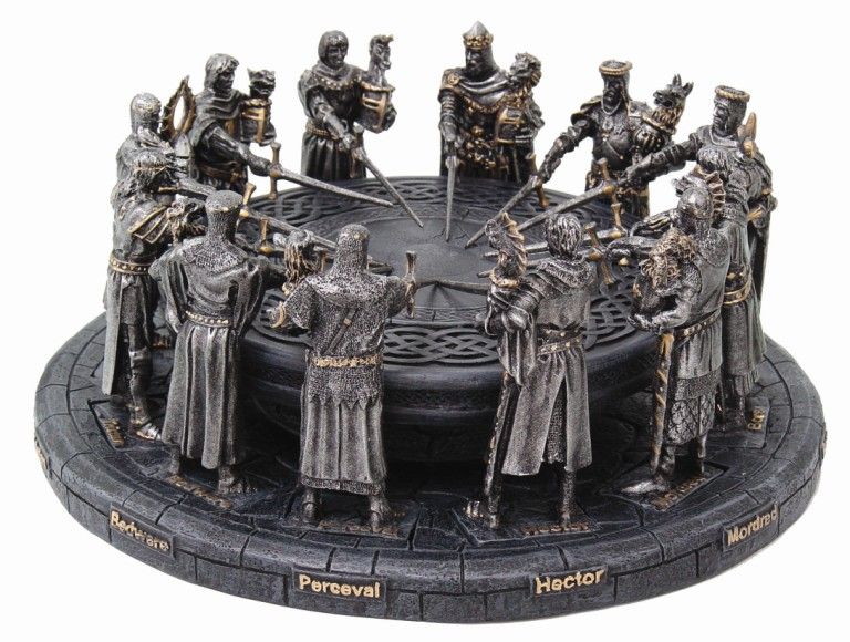 Item KING ARTHUR.MEDIEVAL KNIGHTS CRUSADER ROUND TABLE DECOR