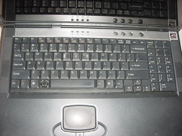 Sager D47K Laptop w/ AMD Athlon 64 3400, 1GB, DVD/RW   incomplete