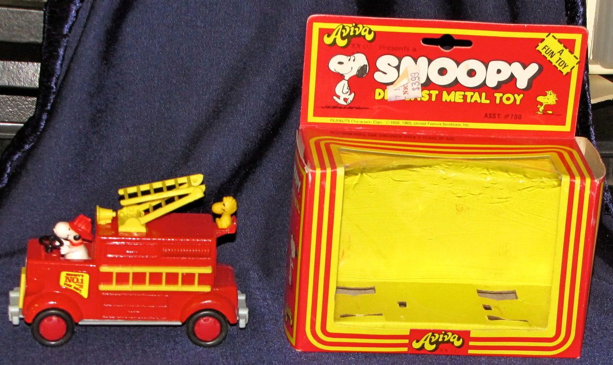 Aviva Snoopy Die cast metal toy fire ladder truck w woodstock original 
