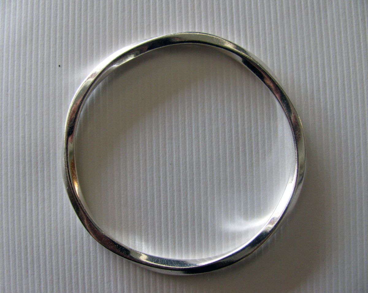 1999 TIFFANY & CO. 925 STERLING SILVER BANGLE BRACELET