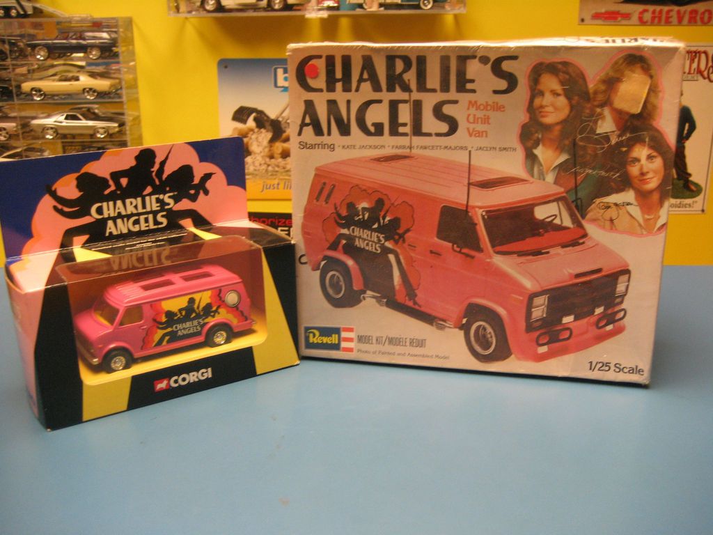 REVELL CHARLIES ANGELS MOBILE UNIT VAN & CORGI CHARLIES ANGEL 