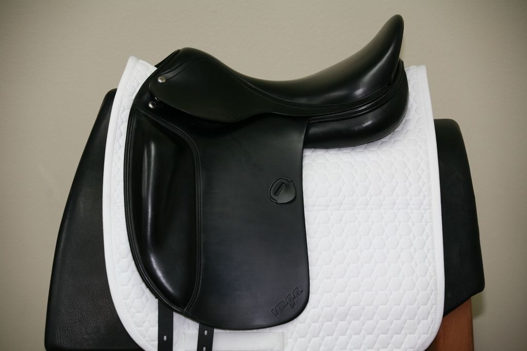 USED AMERIGO VEGA 18 MW BLACK DRESSAGE SADDLE