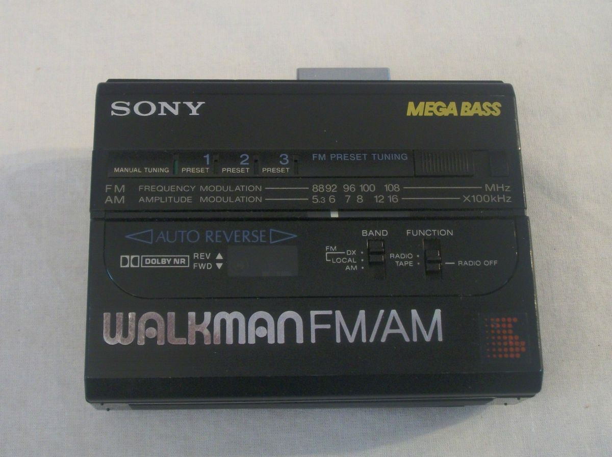 Vtg Sony Am FM Radio Stereo Walkman Mega Bass Wm AF64