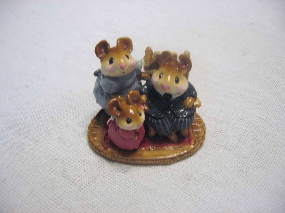    FOREST FOLK MOUSE FAMILY PORTRAIT M 127 ANNETTE PETERSEN SIGNED 1985