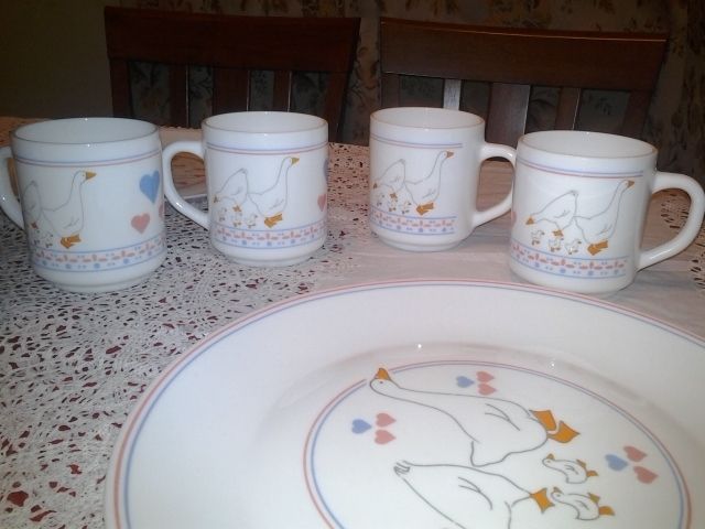 FRANCE Arcopal Dinnerware DUCK Family set 8 pieces 4 plates 4mugs