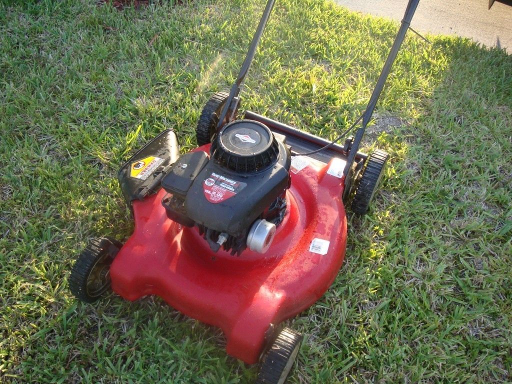 22 cut used lawn mower 158cc briggs stratton gas powered 500