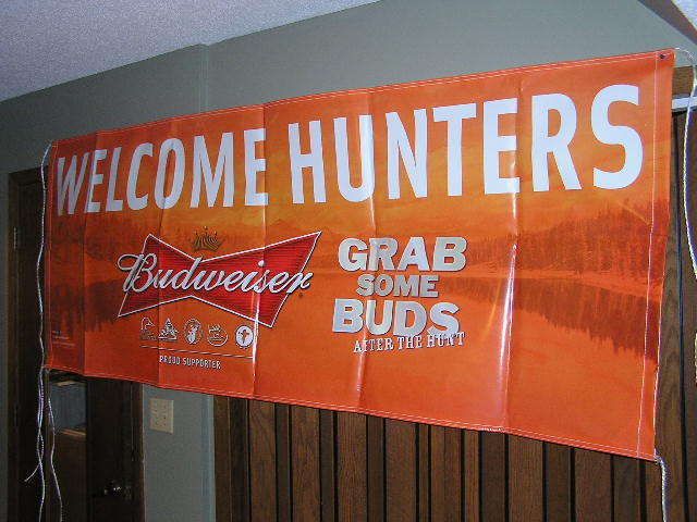 NEW BUDWEISER BUDWIESER DEER HUNTING BANNER SIGN RIFLE PENNANTS LG