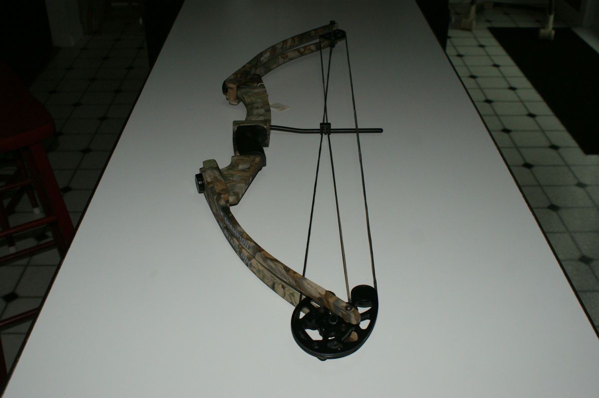 NEW OLD STOCK CHAMPION ATTACK ONE SPLIT LIMB COMPOUND BOW RH 30 70