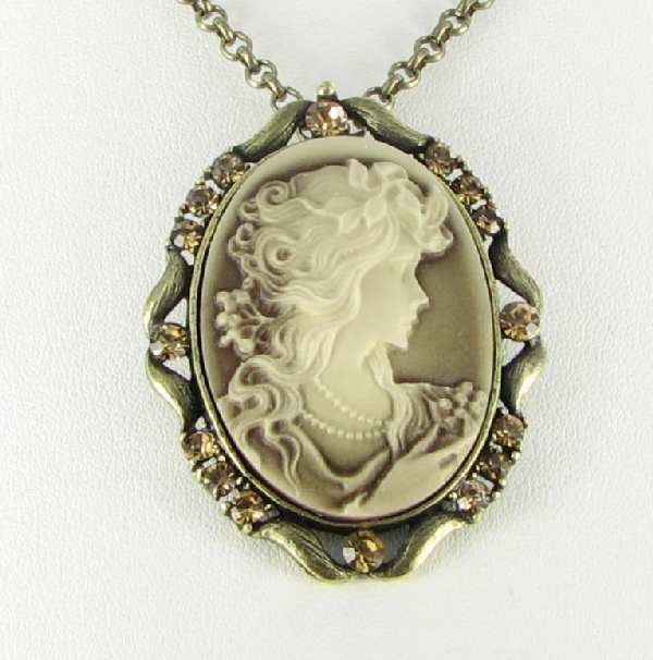 New Lady Cameo Necklace Brown Cream Resin Amber Rhinestones Gold Tone 