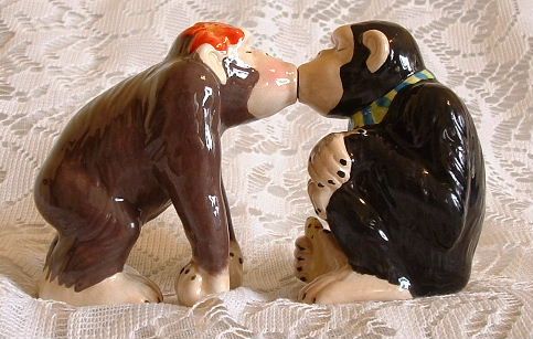 Handpainted Ceramic MWAH Magnetic Kissing Chimpanzee Monkey Salt 