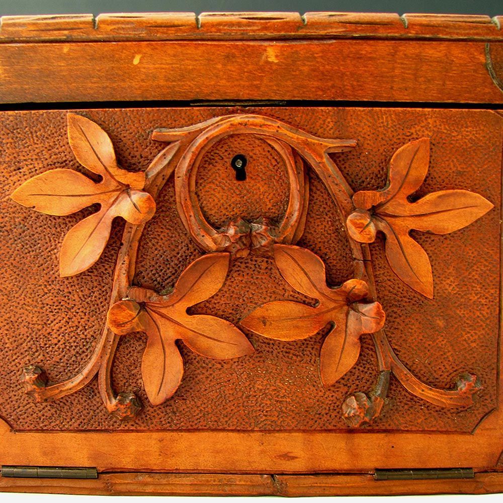 ANTIQUE BLACK FOREST HAND CARVED CIGAR CADDY BOX, GRAPE VINE MOTIF