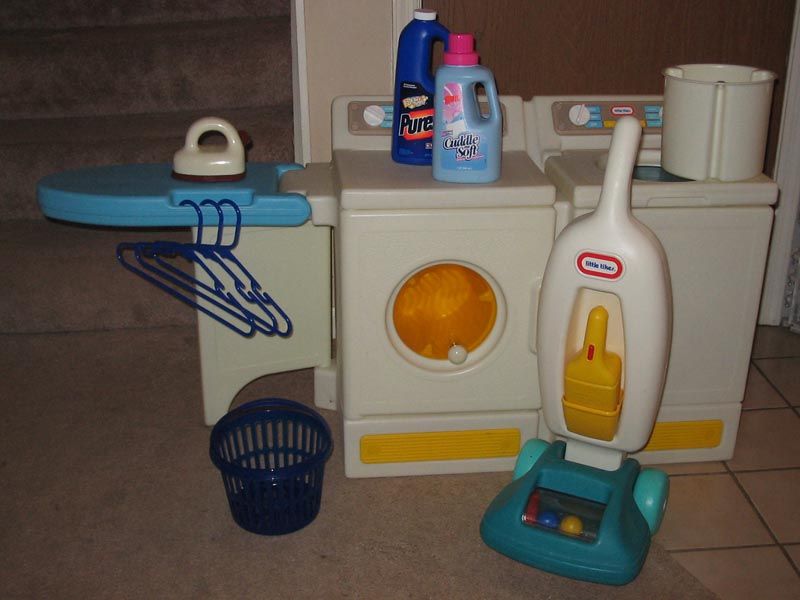  kids love to pretend to do laundry with this set great washer dryer