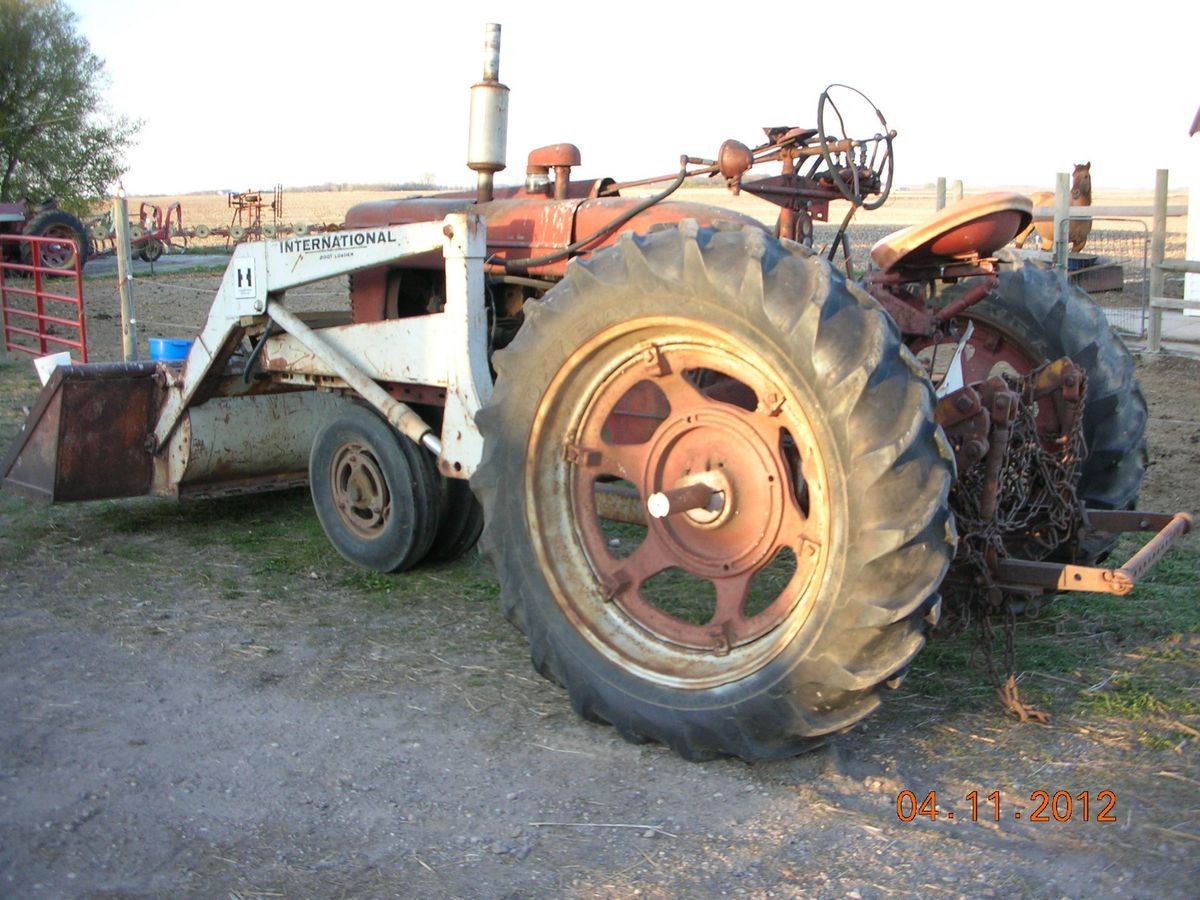  M Farmall with Loader