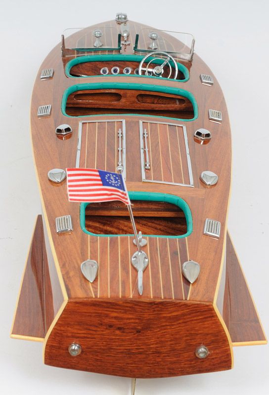 Chris Craft Triple Cockpit Wood Model Speed Boat 32