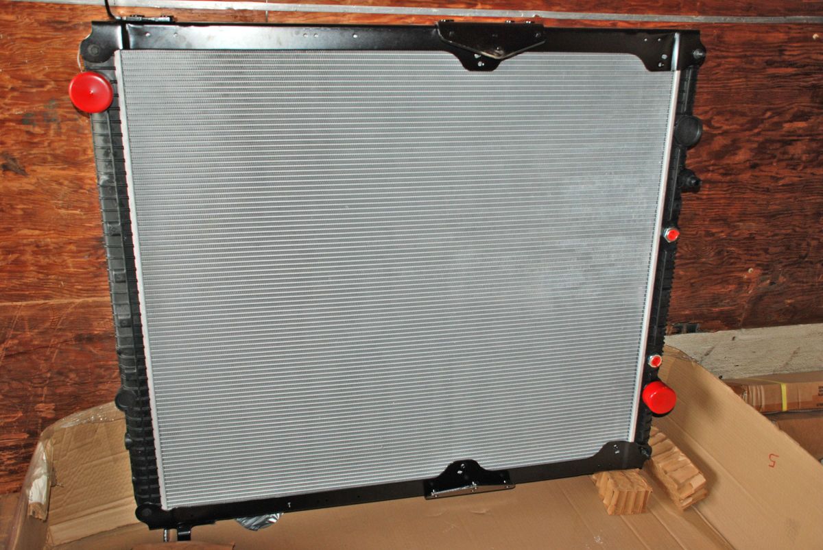 Modine Radiator for Frieghtliner Part Number 05 29617 009