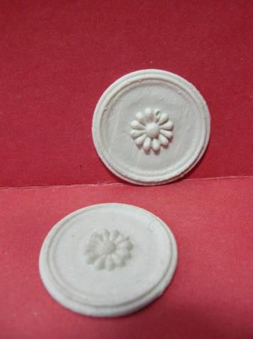 Dollhouse Miniature Cast Resin Wall Applique LG Disc