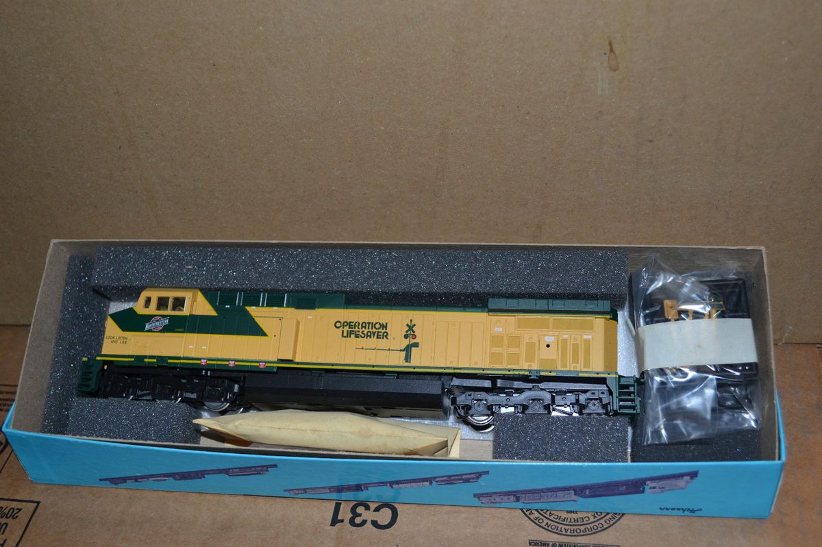 Athearn 4351 CNW Chicago North Western AC4400 Power Locomotive HO