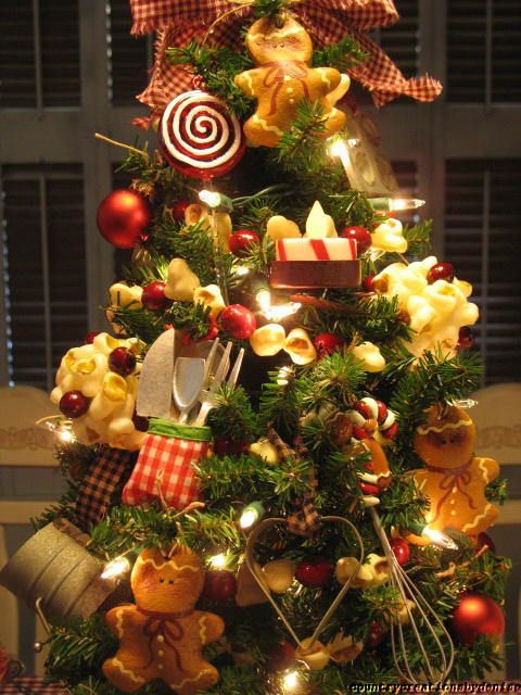  Country Baking Gingerbread Tree in Red Colander by Denise