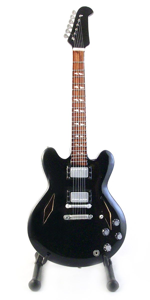  //musicalisme/image/data/mg_dave grohl_gibson dg335 black_01