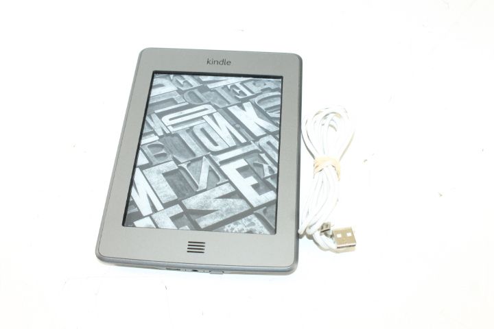 100 % functional  kindle d01200 wifi digital book reader