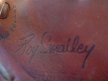 ITEM Roy Smalley Jr Baseball Glove MacGregor KB15 . Smalley was