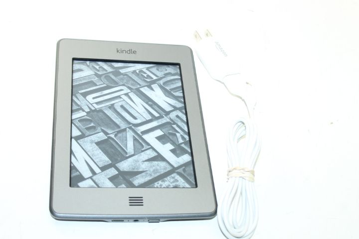 100 % functional  kindle d01200 wifi digital book reader