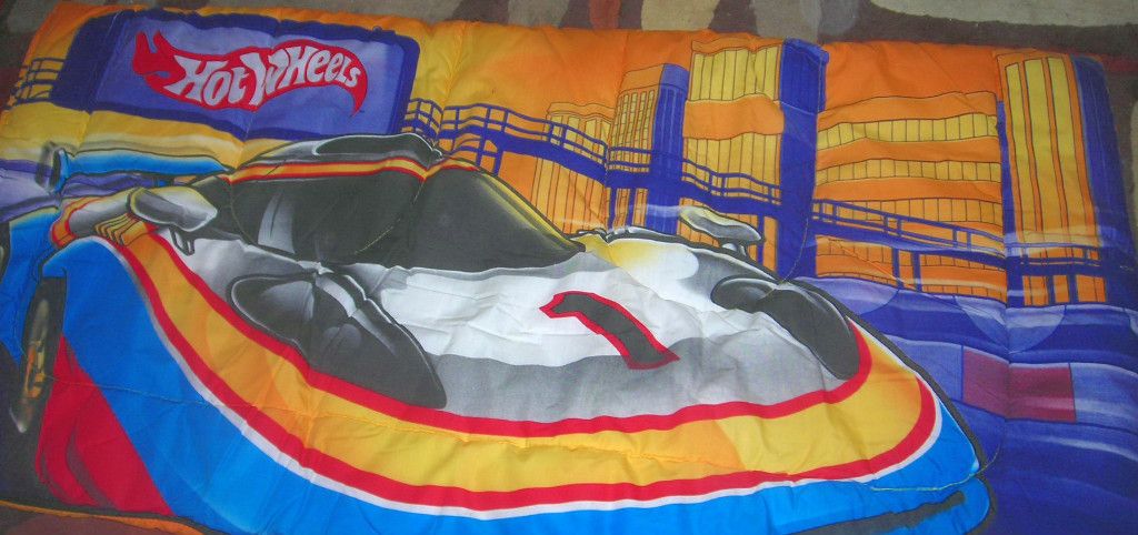 HOT WHEELS REVERSIBLE SLEEPING BAG SIZE 30 X 57 INCH NWOT