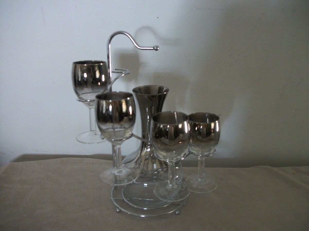 Vintage Dorothy Thorpe Silver Glass Wine Crafe Set Chrome Rack